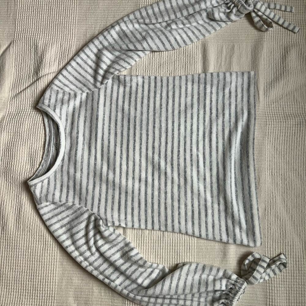 a.n.a. Gray Striped Women's Top